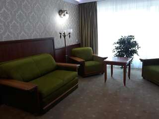 Отель Hotel Imperium Пщина Номер-студио с кроватью размера "king-size" и диван-кроватью-1